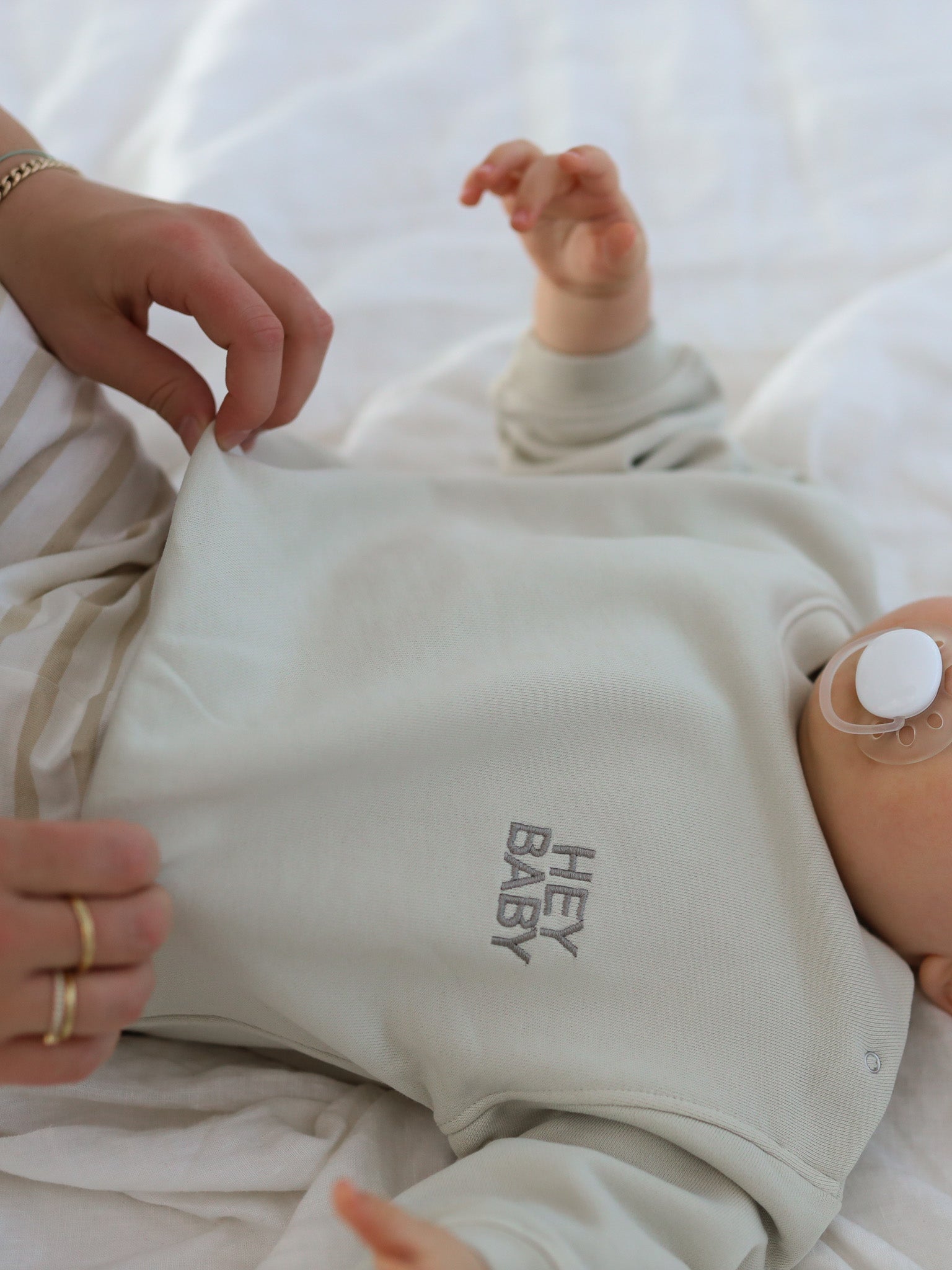 Baby white sweatshirt online