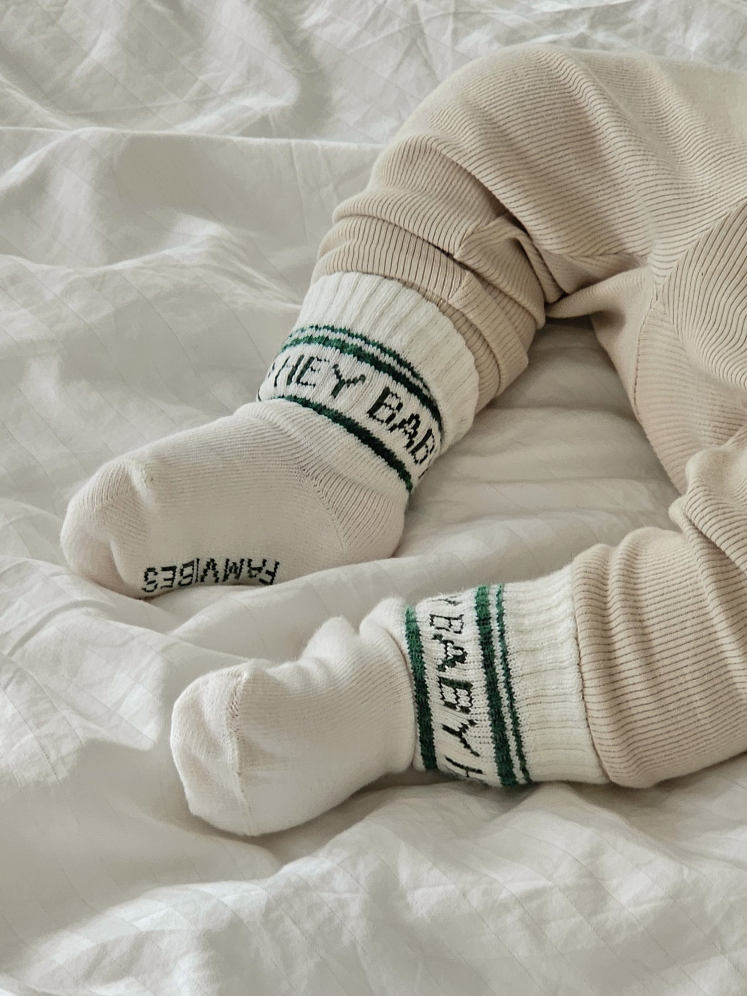 HEY BABY - Socken milk | green - FAMVIBES