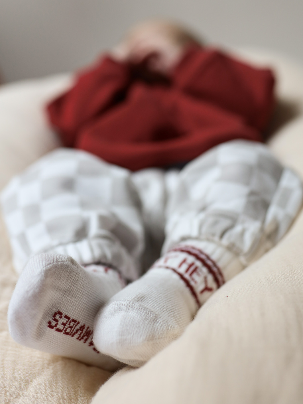 HEY BABY Socken - burgundy - FAMVIBES