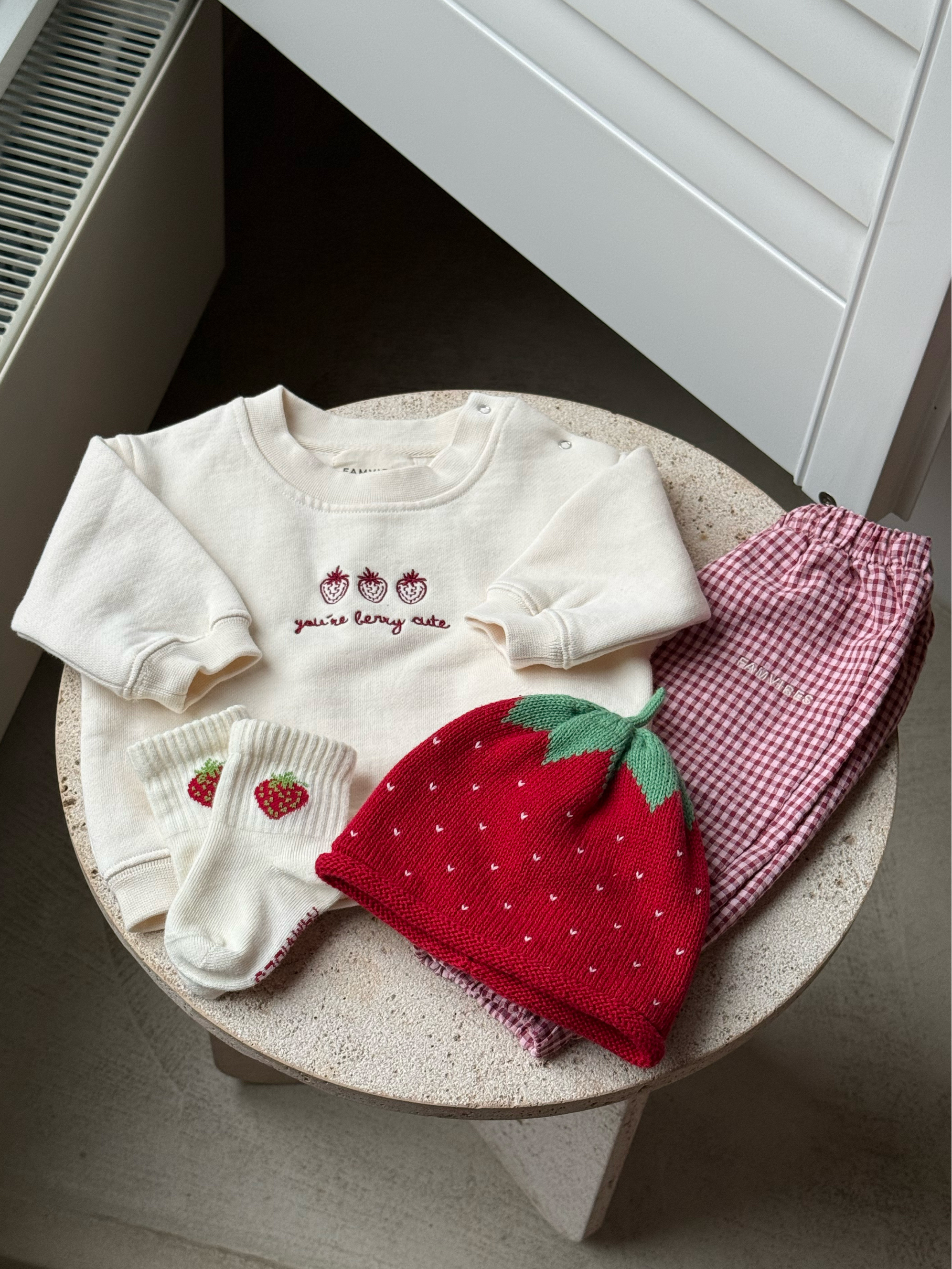 BERRY CUTE Sweatshirt Baby - milk - FAMVIBES
