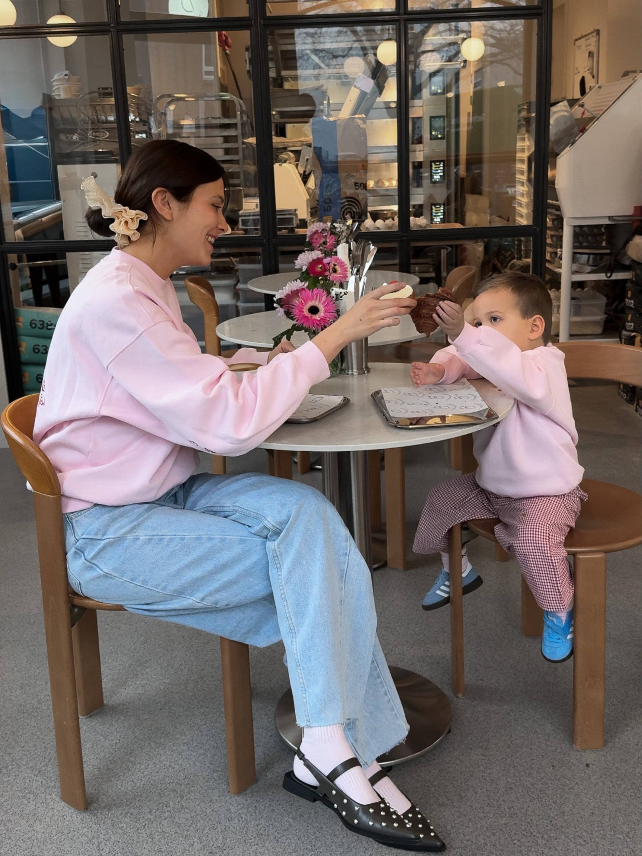 CROISSANT Sweatshirt Unisex - FAMVIBES