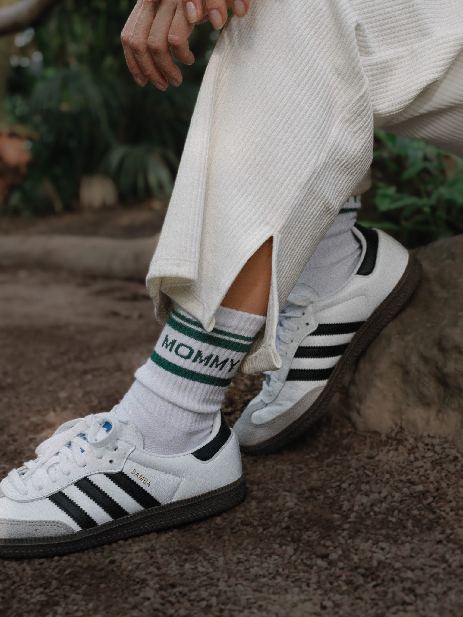 Striped MOMMY Socken - green - FAMVIBES
