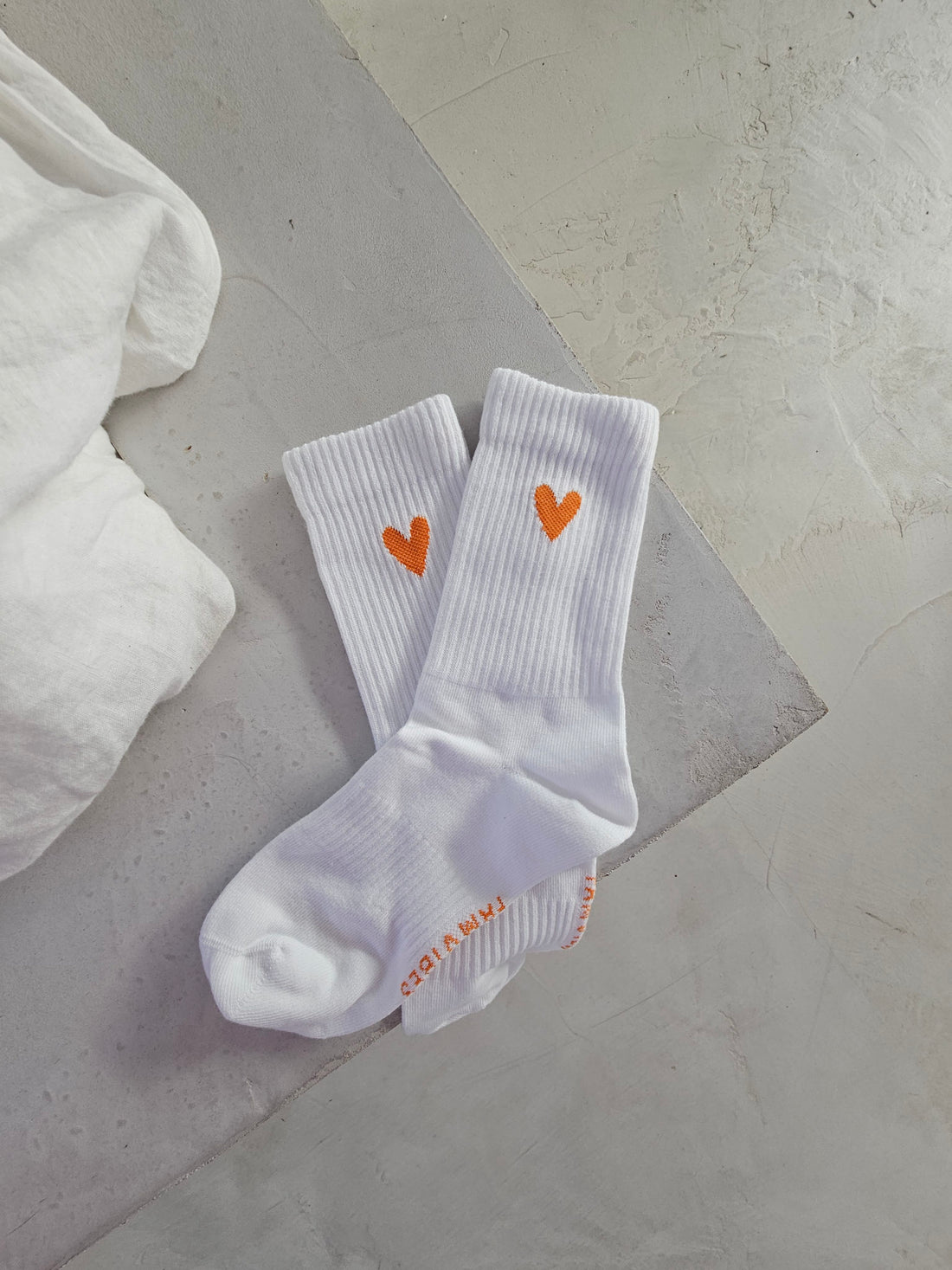 Heart Socken - weiß/ orange - FAMVIBES 