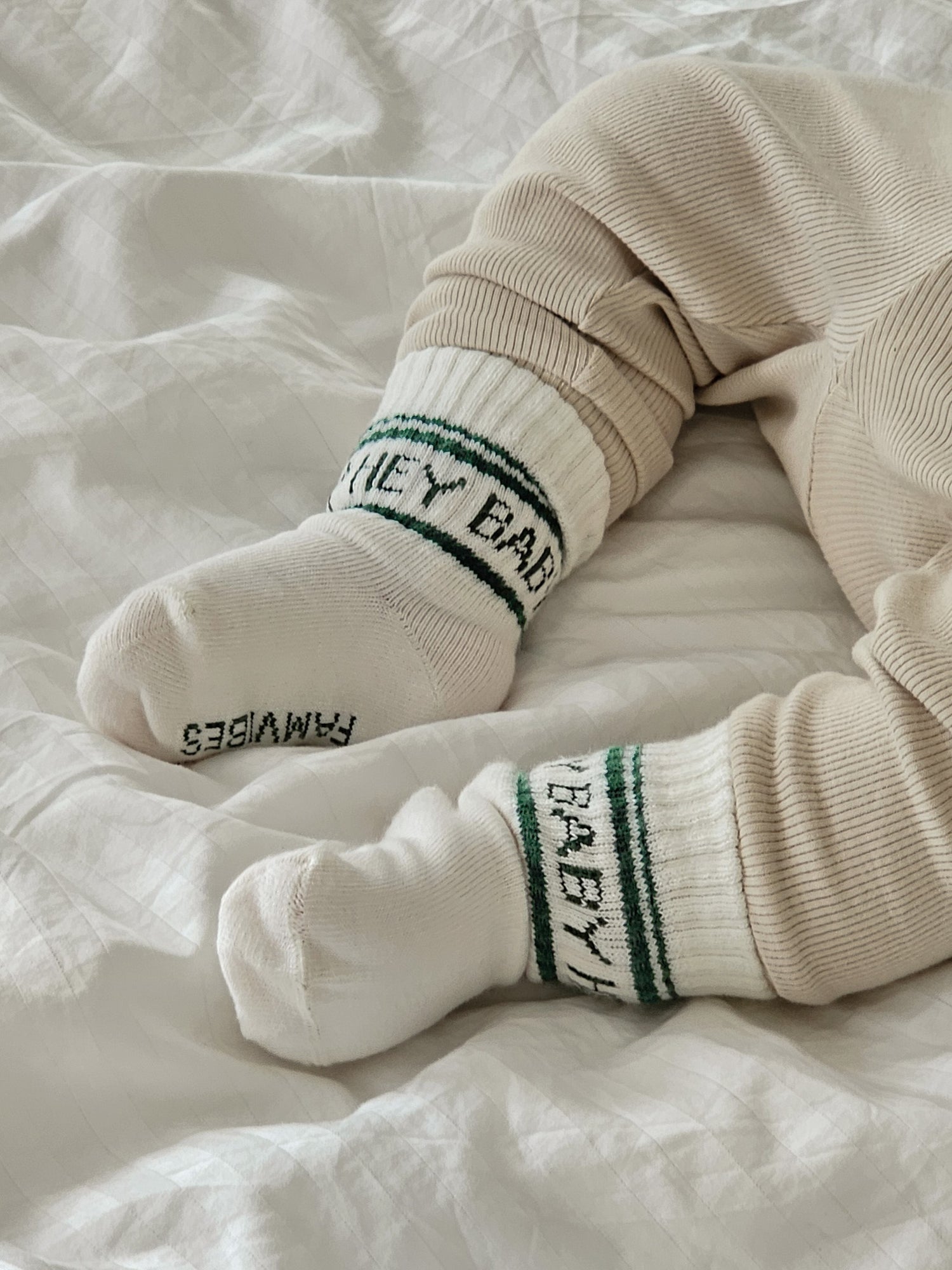HEY BABY - Socken milk | green - FAMVIBES 