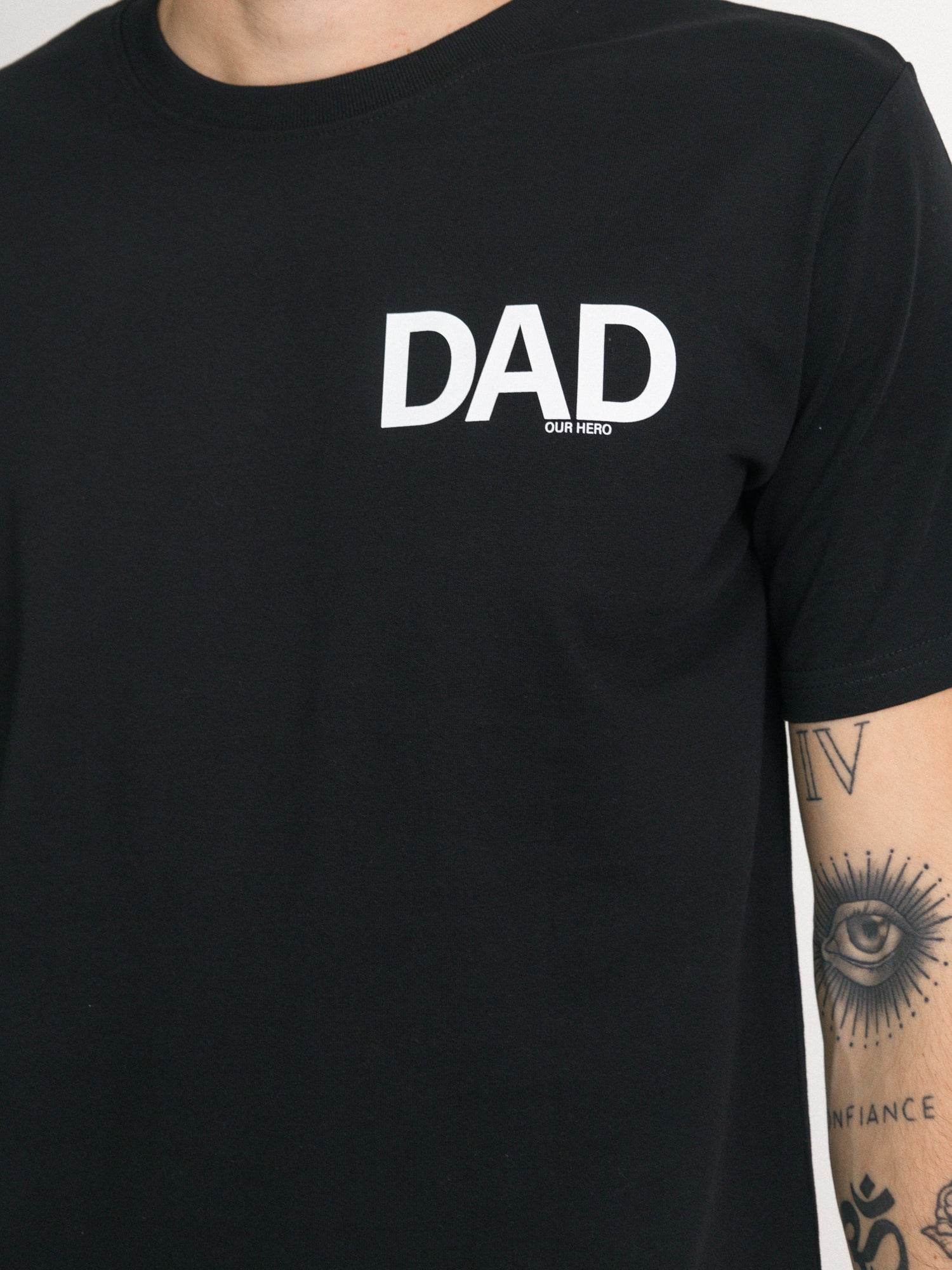 DAD OUR HERO Herren T-Shirt - schwarz - FAMVIBES 